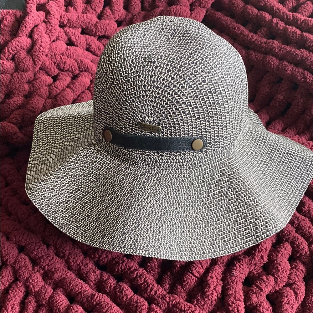 Stylish Black and White Women's Sun Hat